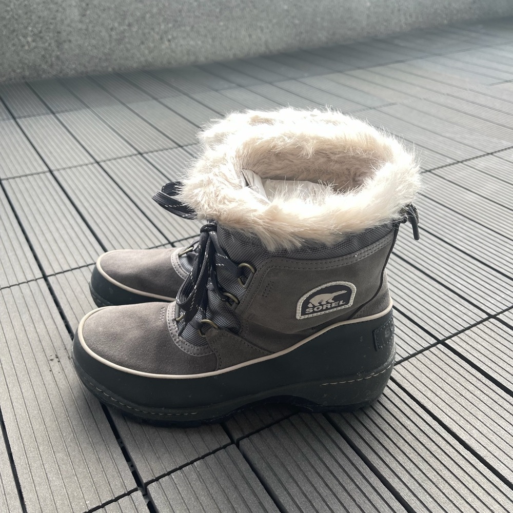 Sorel Tivoli Winter Boots (Women's US 7.5)